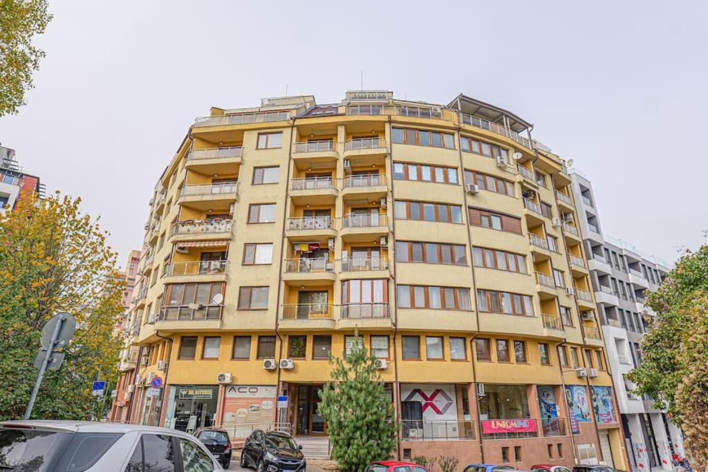 19 Cozy With Balcony Sofia